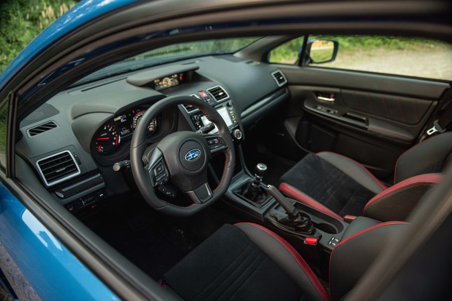 Интерьер Subaru WRX 2017 года  (NA) (фото 41 из 45)
